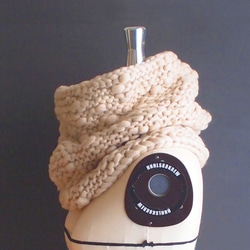手紡ぎ毛糸のスヌード　Milk　 1枚目の画像