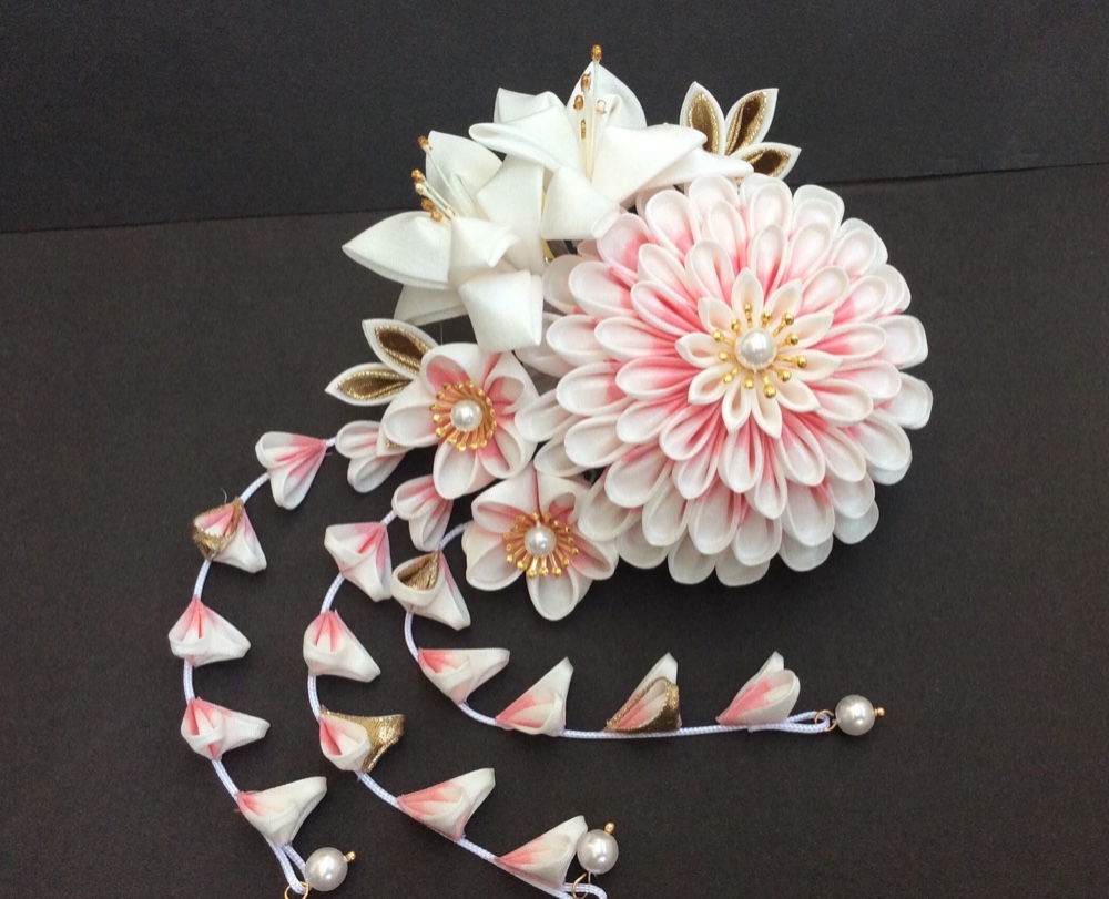 《受注製作 》卒業式、成人式 つまみ細工の髪飾り