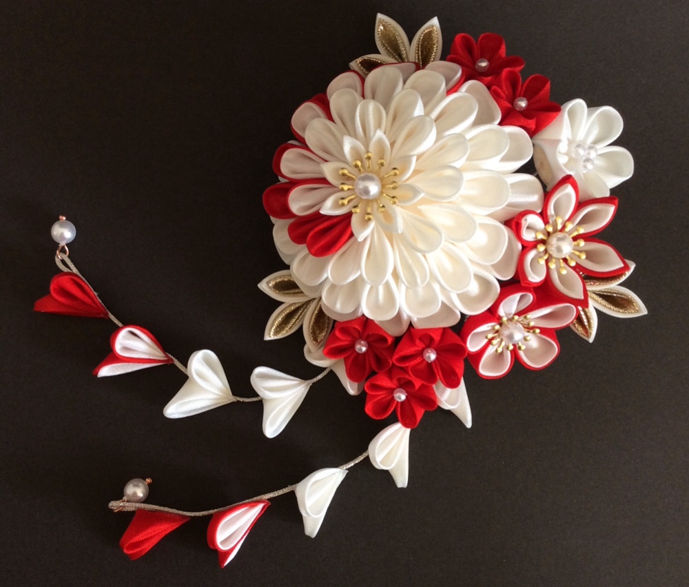 《受注製作 》成人式 つまみ細工の髪飾り