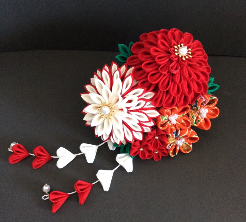 《受注製作 》成人式 つまみ細工の髪飾り