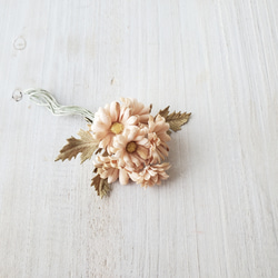 【布花】ベージュマーガレットの花束コサージュC 3枚目の画像