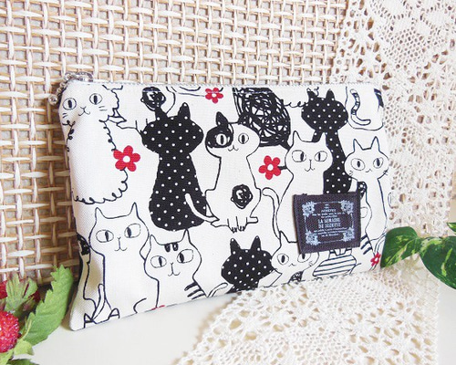 フラットポーチ♡ハンドメイド♡オーダーページ【にゃんこ16】 ぺたんこポーチ＊にゃんにゃんにゃんこ＊ ポーチ ひなゆず 通販