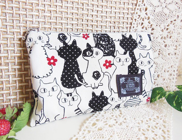 【専用お取り置き】 ＊handmade＊ユキエモン❤️お花フリル猫⭐️ぺたんこポーチ ぺたんこポーチ＊にゃんにゃんにゃんこ＊ ポーチ ひなゆず 通販