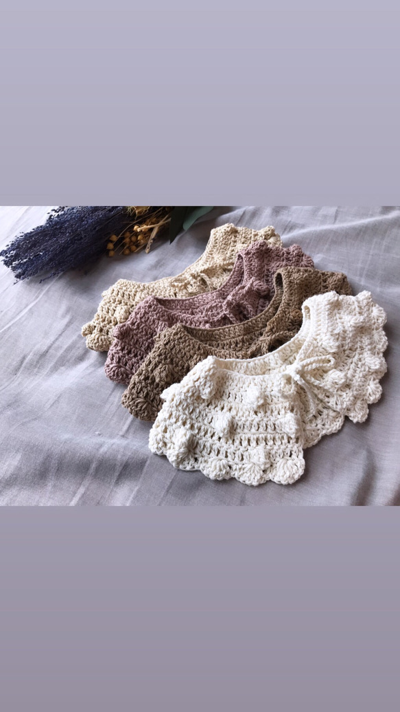 出産祝いやお出かけ用に❁︎つけるだけでおしゃれな手編みの襟スタイ 2枚目の画像