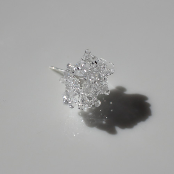 ガラスの結晶群生ピアス 4枚目の画像