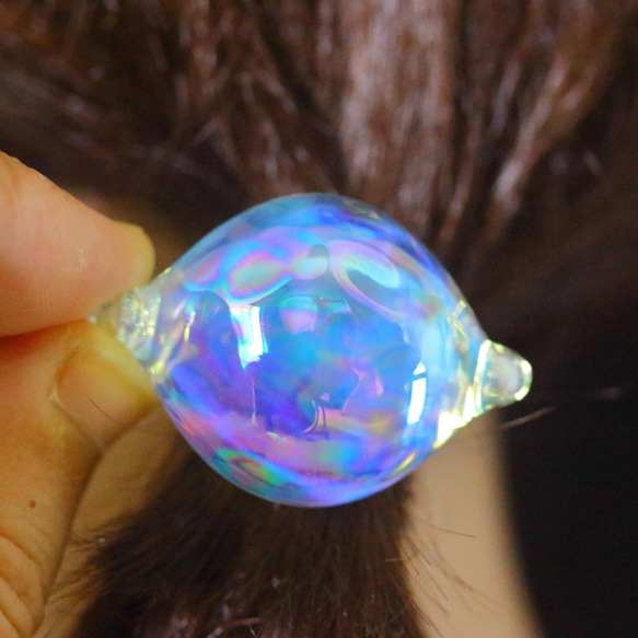 水の綾が虹色に輝く　髪留め　ヘアーガラス 10枚目の画像
