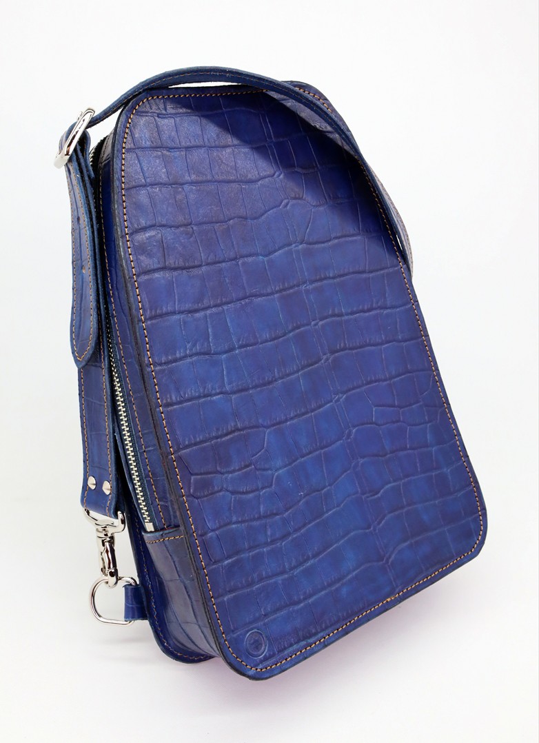 クロコダイル(型押し革)ボディバッグ 紺