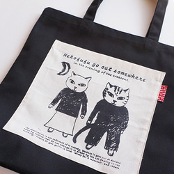 猫夫婦「2匹猫」のビッグポケット付トートバッグM黒の帆布〈送料無料〉 2枚目の画像