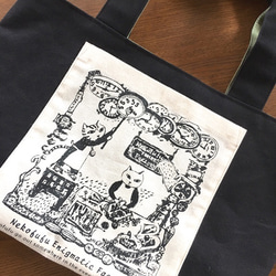 黒の帆布トートバッグ 「猫夫婦、時計の工房」 4枚目の画像