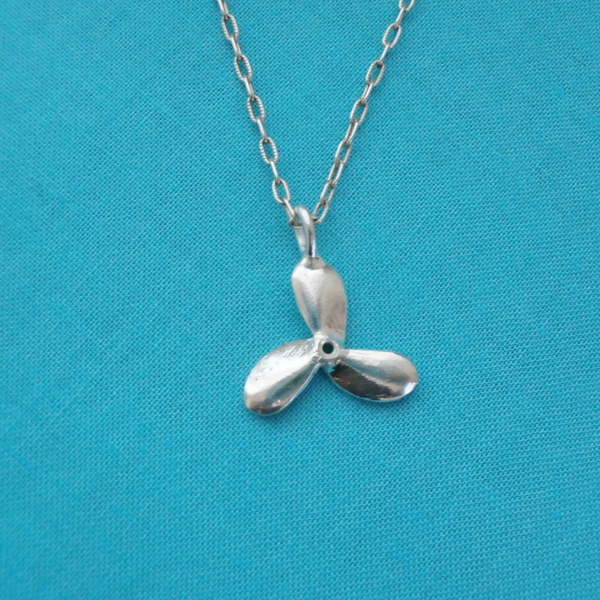 プロペラのネックレス