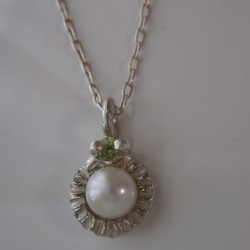 珍珠和橄欖石項鍊 第3張的照片