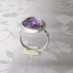 紫水晶和藍色托帕石戒指 第6張的照片