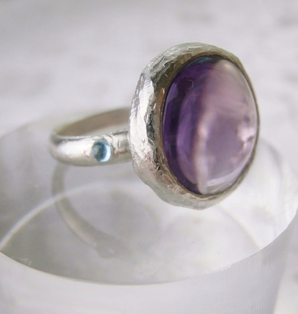 紫水晶和藍色托帕石戒指 第10張的照片
