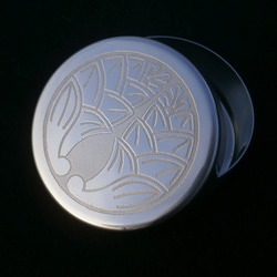 オーダーメイド　直径６０㎜　彫金小物入れ　家紋付　ステンレス素材 1枚目の画像