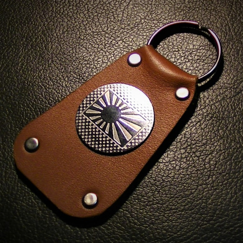 旭日旗 本牛革製 彫金 キーホルダー 彫刻 彫吉 通販 9989967｜Creema