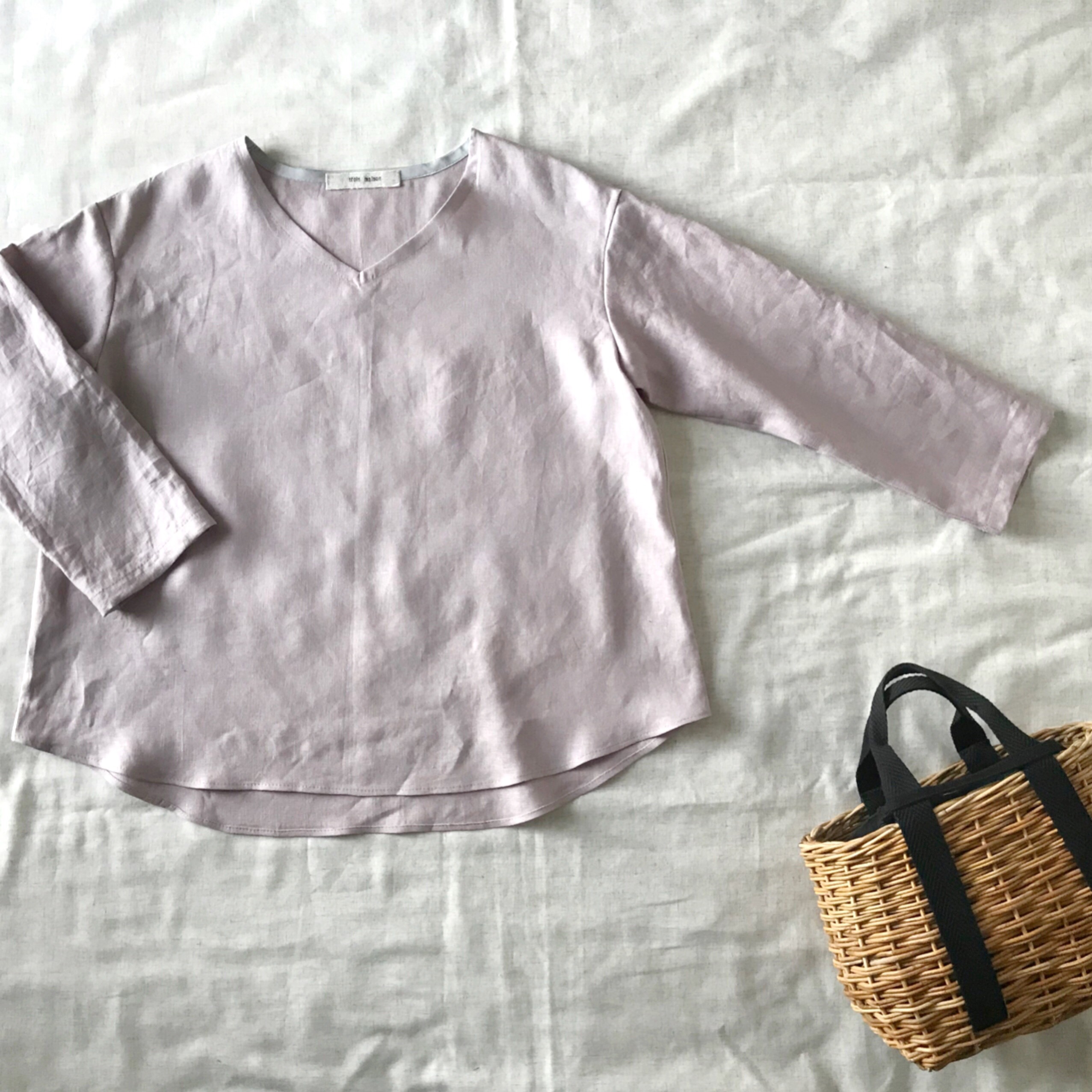 〈特集掲載〉くすみカラー　Ｖネックプルオーバーブラウス／リネン　グレイッシュピンク
