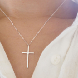 シンプルな十字架のネックレス 1枚目の画像