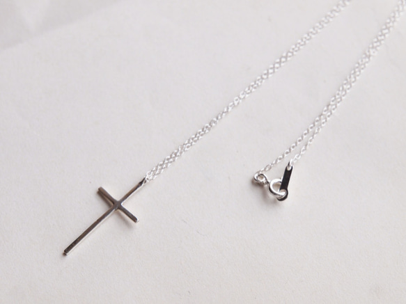 シンプルな十字架のネックレス 3枚目の画像