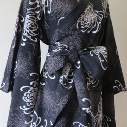 和ドレス（浴衣としても）　黒と菊　 2枚目の画像
