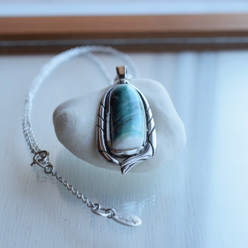 「Flourish」夜光貝(Great Green Turban Shell) ネックレス