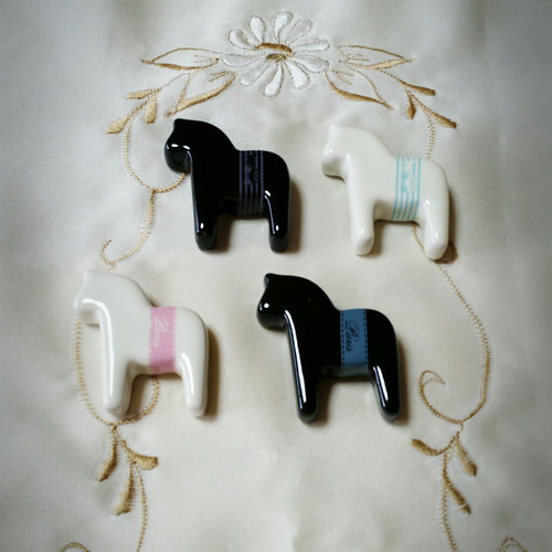 ポーセラーツ スウェーデン☆幸せを呼ぶ馬のお箸置き、4個set 箸