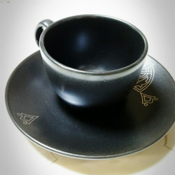 ポーセラーツ　モダンな黒磁のカップ＆ソーサー 2枚目の画像