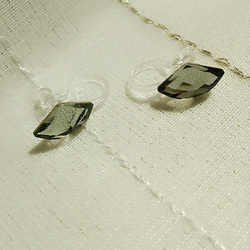 ブラックダイヤモンドのシンプルノンホールピアス 1枚目の画像