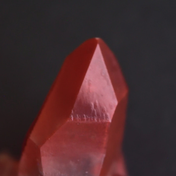 レッドヘマタイト・クォーツ　赤水晶　レコードキーパー　モロッコ産　18.4ｇ/ 鉱物・ポイント水晶 2枚目の画像
