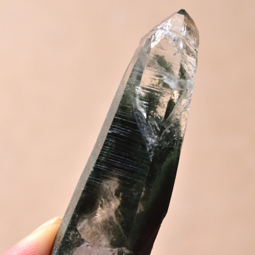 神聖　ガネーシュヒマール産 ヒマラヤ鉱山水晶ポイント クローライト　ネパール産 ヒマラヤ水晶ポイント クローライト・イン・クォーツ ネパール