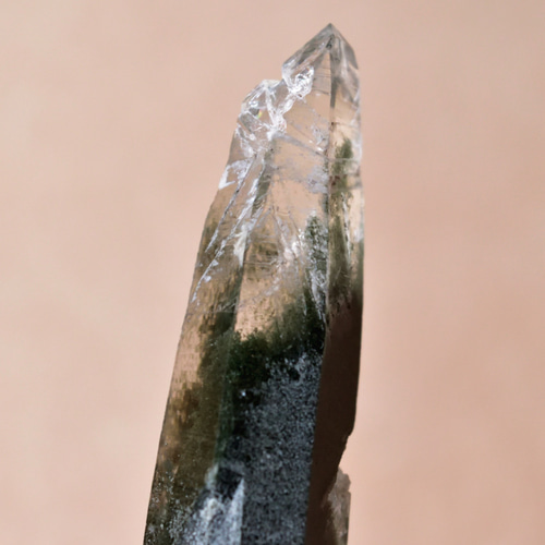 神聖　ガネーシュヒマール産 ヒマラヤ鉱山水晶ポイント クローライト　ネパール産 ガネーシュヒマール産ヒマラヤ水晶クラスター - ヒマラヤ水晶