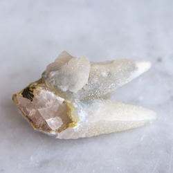 カルセドニー・オン・カルサイト　インド・マハーラーシュトラ州産　24.6g/鉱物・結晶原石 3枚目の画像