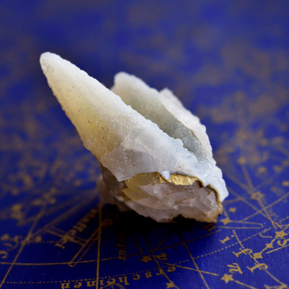 カルセドニー・オン・カルサイト　インド・マハーラーシュトラ州産　24.6g/鉱物・結晶原石 5枚目の画像