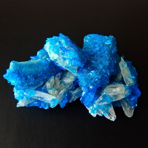 カルカンサイト・オン・セレナイト 人工結晶 ポーランド産 51g