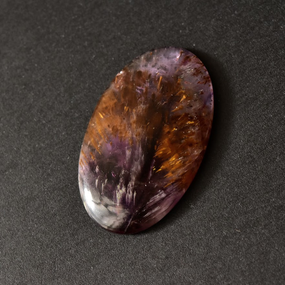 Super Seven Amethyst Kakoukenite 35mm 26cts./ Ruth·Cabochon 第6張的照片