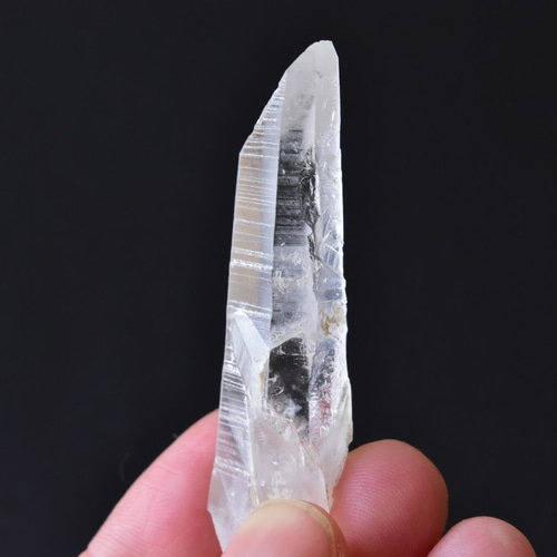 石英水晶体　阿字観本尊　寶玉　水晶玉　唐木台・仕覆付　共箱　C　8105 水晶石英晶體日本宮崎縣11.8克/礦物和寶石天然石Stone marble 的作品