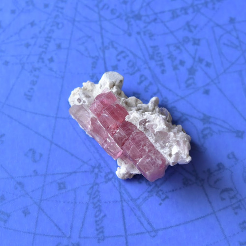 ピンクトルマリン 母岩付き アフガニスタン・ヌーリスターン州産 4.8g