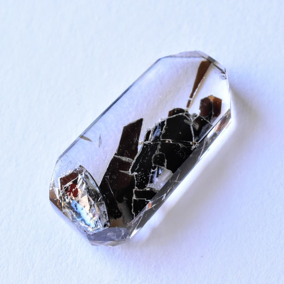 マイカ（雲母）・イン・クォーツ プリズム ブラジル産 15.7cts