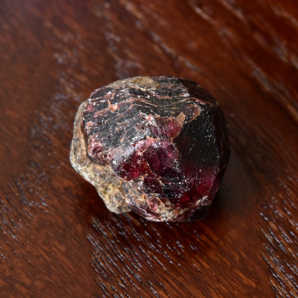 レッドガーネット　マダガスカル産　18g/鉱物・結晶原石 2枚目の画像