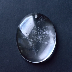 クリスタル（水晶）クリアクォーツ　水鏡　通し穴 101cts./ルース・カボション 9枚目の画像