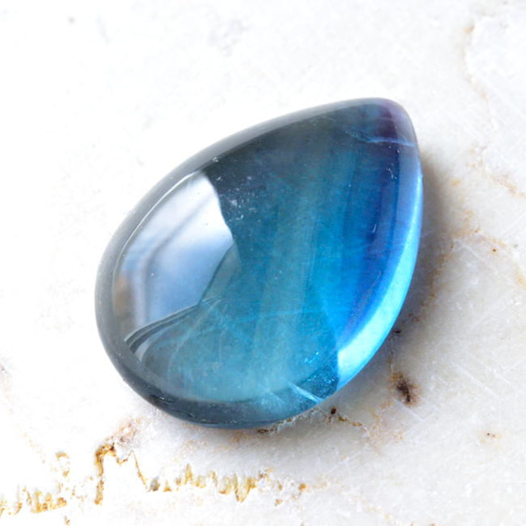 ブルーフローライト　Sweet Blue　中国・浙江省産　33.5cts./ ルース・カボション 2枚目の画像