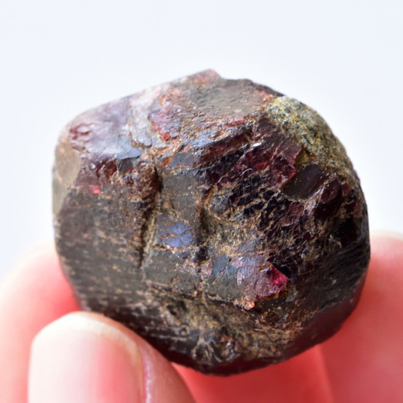 レッドガーネット　マダガスカル産　20.3g/鉱物・結晶原石 3枚目の画像