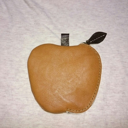 リンゴのコインケース(キャメル) 1枚目の画像