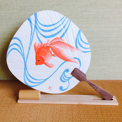 手描き団扇 流水金魚 1枚目の画像