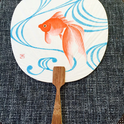 手描き団扇 流水金魚 2枚目の画像