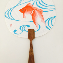手描き団扇 流水金魚 4枚目の画像