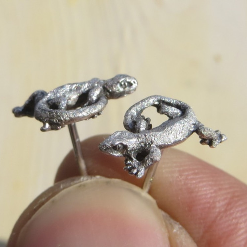 小さなのピアス ペア>> トカゲ 家守 シルバー やもり ピアス（スタッド