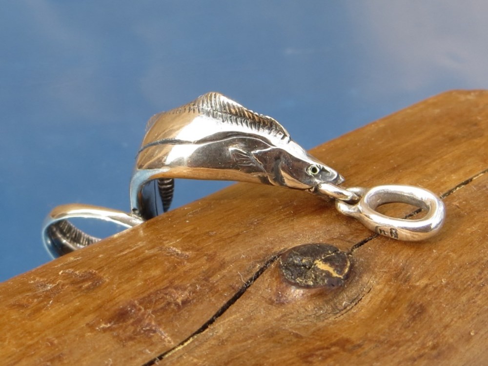 <<お魚シルバー　太刀魚>>　タチウオ　釣り　さかな　ペンダント　たちうお