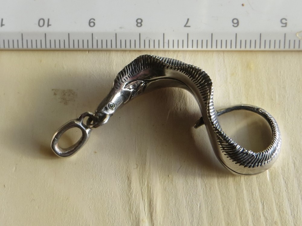 <<お魚シルバー　太刀魚>>　タチウオ　釣り　さかな　ペンダント　たちうお