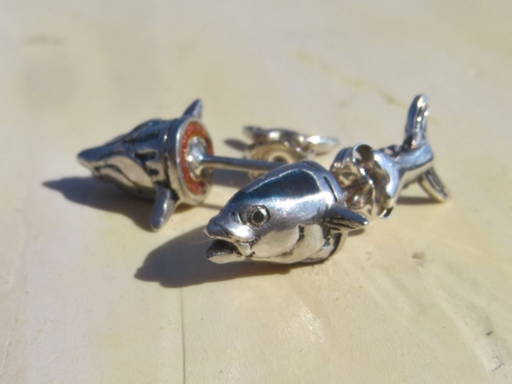 <<お魚シルバー　かつおピアス　ペア>> ガラス　シルバー　鰹　釣り　銀　イヤリング