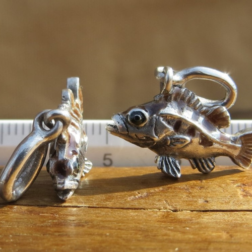 お魚シルバー めばるペンダント>> 七宝焼 海 ガラス 釣り メバル